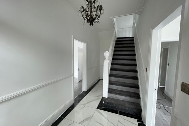 5, Menlove Ave, Liverpool photo 2