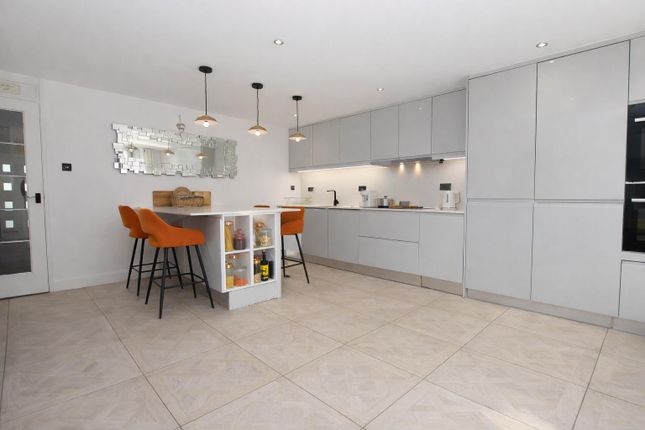 24, Percheron Road, Borehamwood photo 2