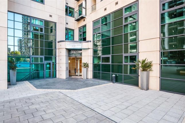 Thumbnail Flat to rent in Discovery Dock East, South Quay, Canary Wharf, London