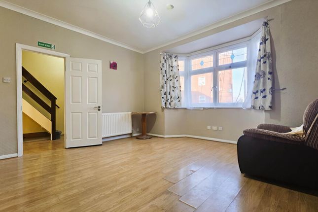 244, Kempton Road, London photo 4
