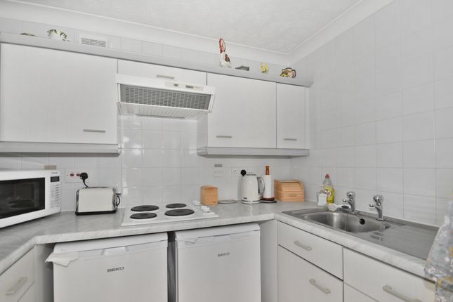 9 Cedar Court, Woodbury Lane, Tenterden photo 3