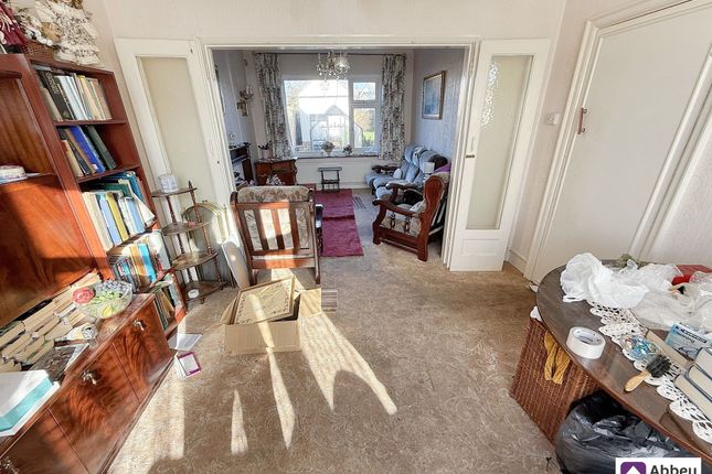 26 Avebury Avenue, Leicester photo 3