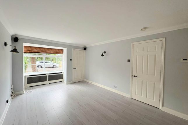 15, Diane Walk, Aylesbury photo 3