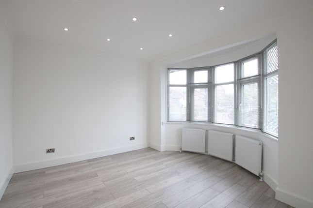 Northview Crescent, Neasden photo 3