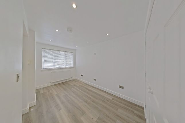 1, Montgomery Crescent, Dunblane photo 3