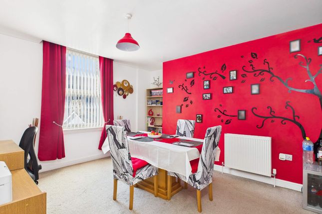 13 Albert Court photo 4