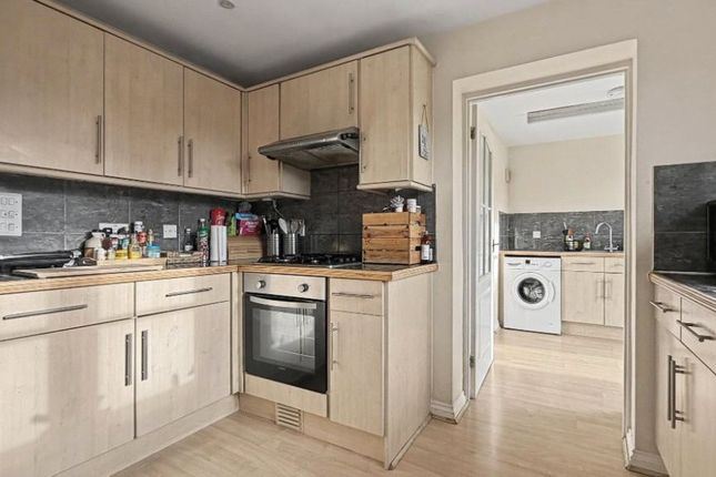 6, Green Croft, Farnham photo 3