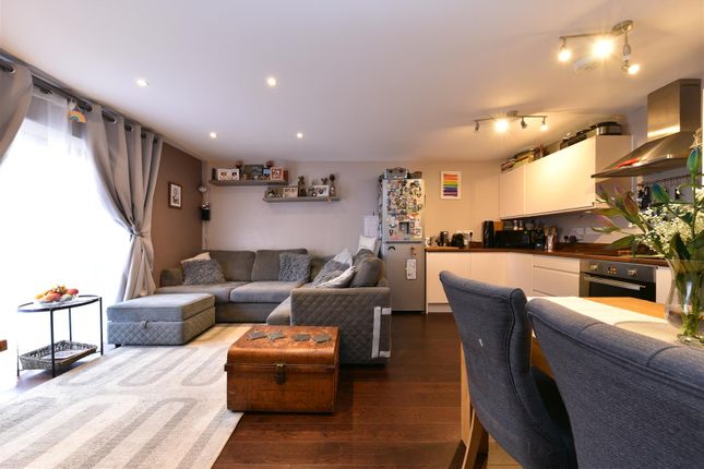 Flat 8, Brickdale House, Swingate, Stevenage photo 2