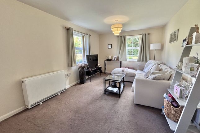 39, Loughland Close, Leicester photo 3