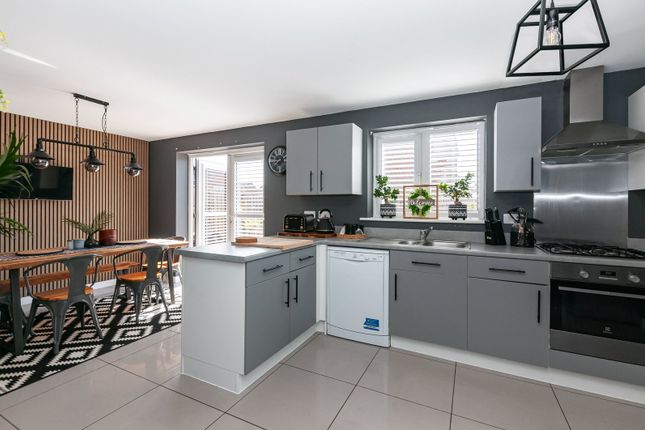 2, Hodgson Close, Cottingham photo 3