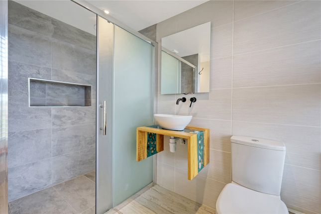 Downstairs En Suite