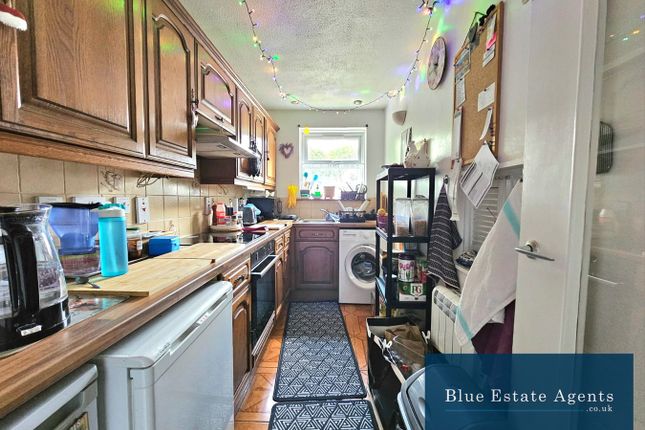 14, Lupin Close, West Drayton photo 3