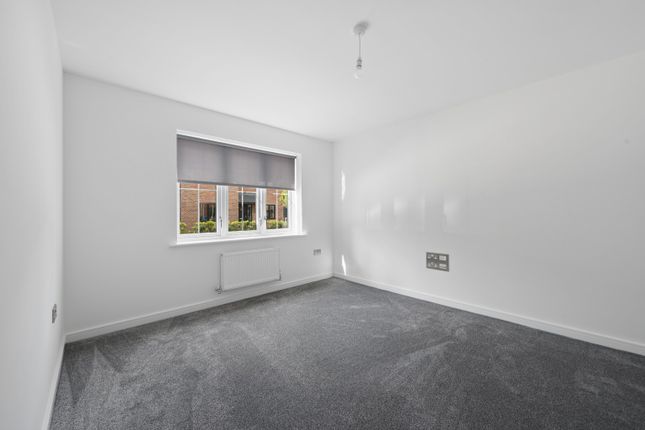 7 Cardinal Crescent, Croft, Cheshire photo 5
