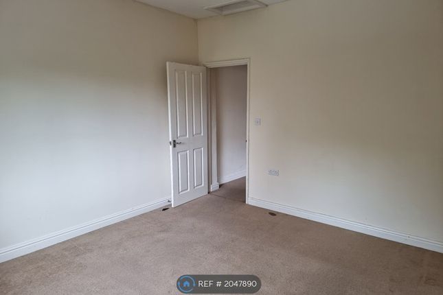 Flat to rent in Crynant, Neath