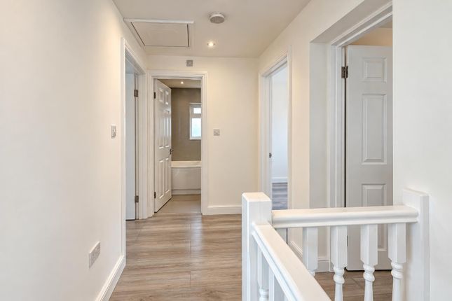 9A, Myrtle Road, Sutton photo 3