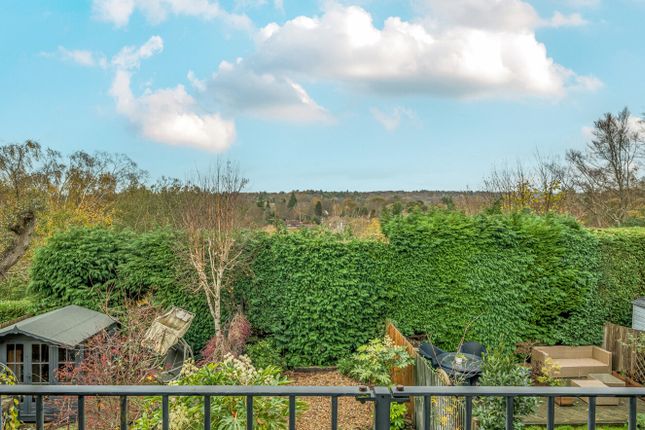 5, Howberry Chase, Surrey photo 3