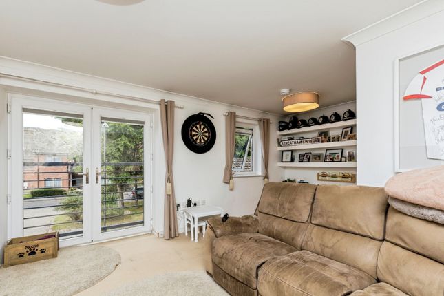 9, Delrogue Road, Crawley photo 4