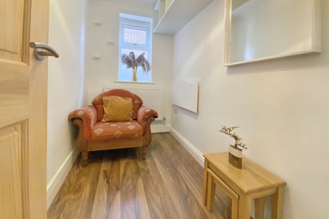 Flat to rent in Orchard Court, 117 The Greenway, Uxbridge, Middlesex