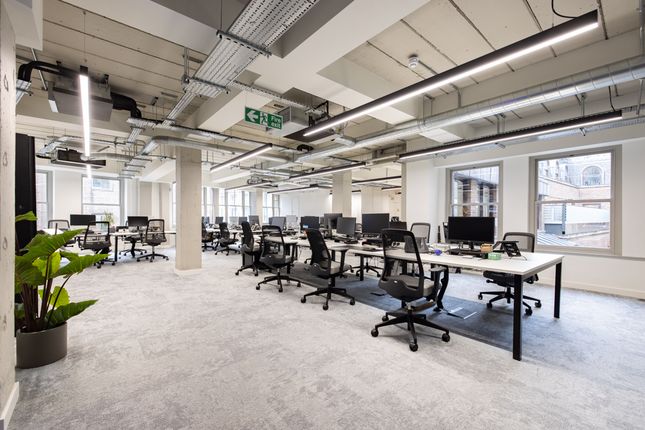 Office to let in Well Court, London