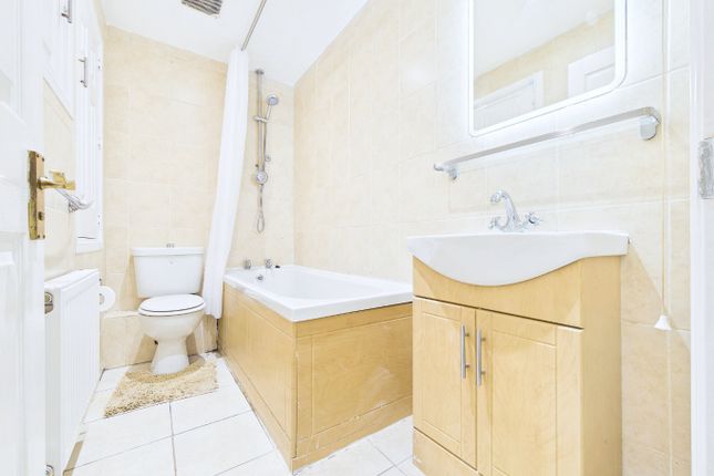 66 Chelmer Drive, South Ockendon, Essex photo 4