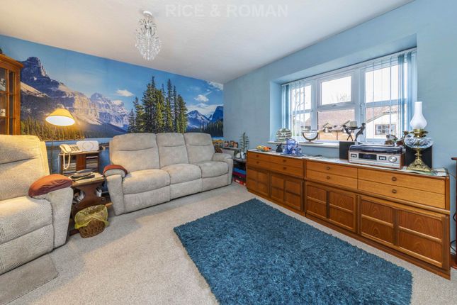 50, Pitson Close, Addlestone photo 4