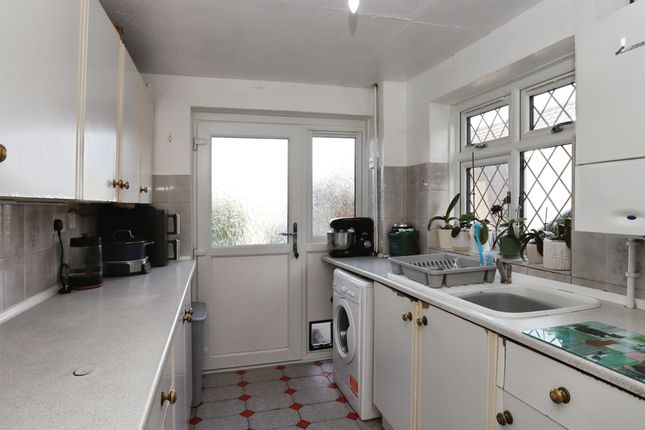 15, Caerleon Court, Caerphilly photo 4
