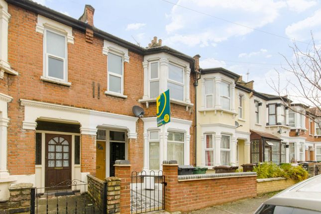Flat to rent in Knotts Green Road, Leyton, London