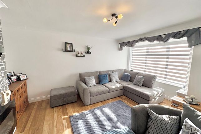 33, Rowan Avenue, Lowton photo 3