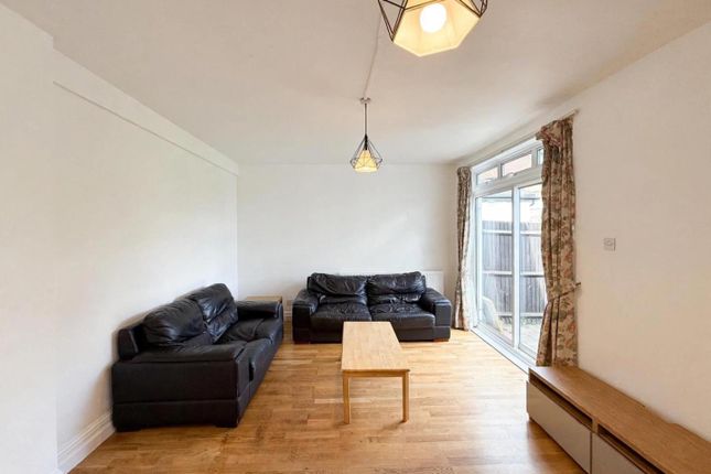 Princes Avenue, London photo 2