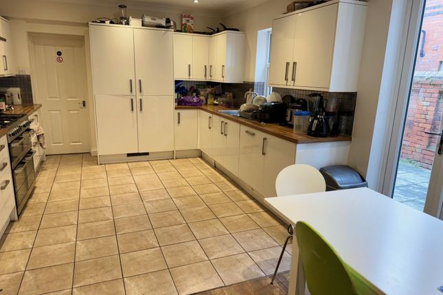 Room to rent in Christchurch Road, Reading, Berkshire