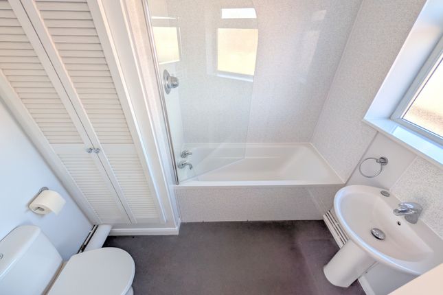 11 Ellis Court, Roman Bank, Skegness photo 4