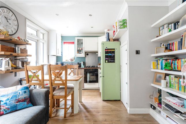 Flat to rent in Southcroft Road, London