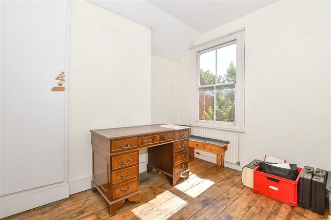 The Crescent, Leatherhead photo 4