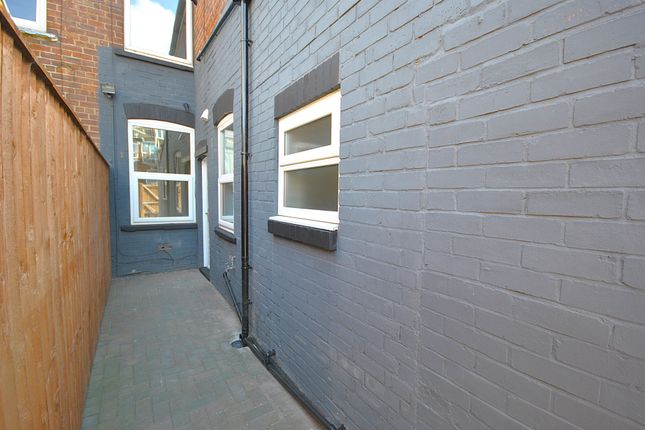 7, Broughton Avenue, Doncaster photo 5