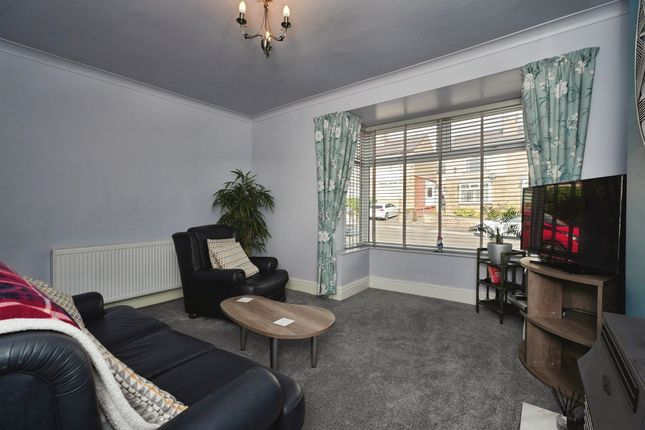 7, Heatherfield Road, Huddersfield photo 4