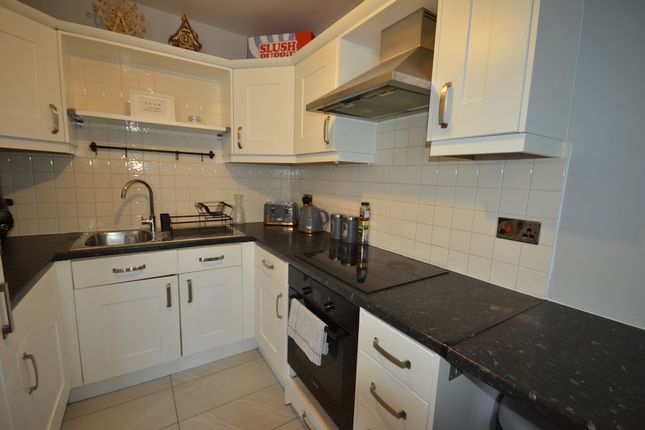 26, Bishops Drive, Feltham photo 4