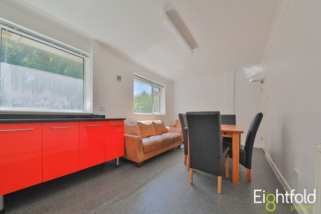 12 Crespin Way, Brighton photo 4