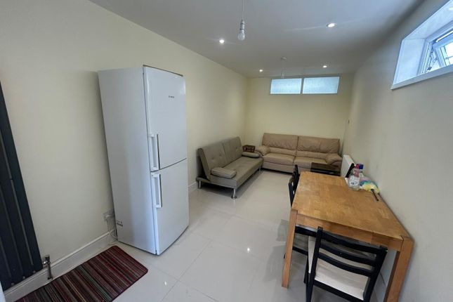 65, Cedar Road, Dartford photo 4