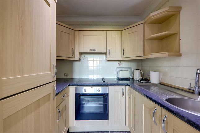 Flat 35, Homesteyne House 11-13, Broadwater Road, Worthing photo 4