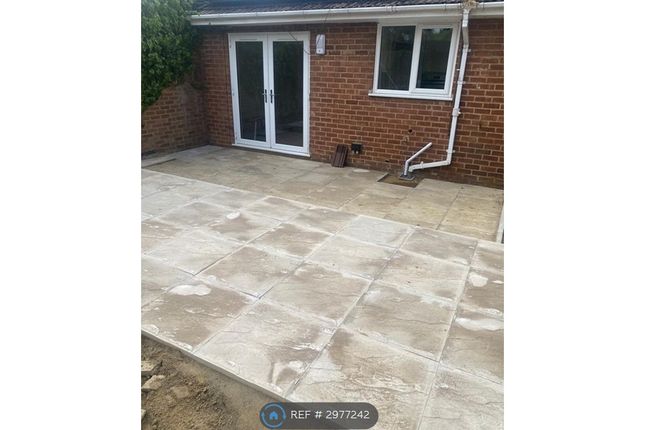 Warwick Road, Wellingborough photo 2