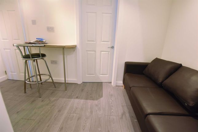 28, Evenwood Close, London photo 3