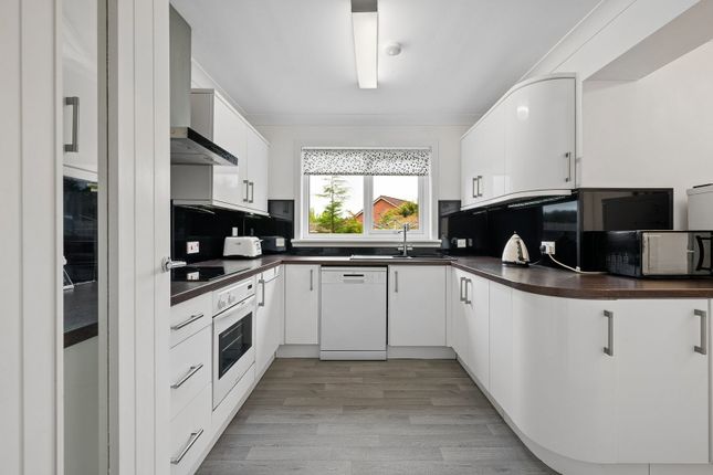 30, Croft Place, Livingston photo 3