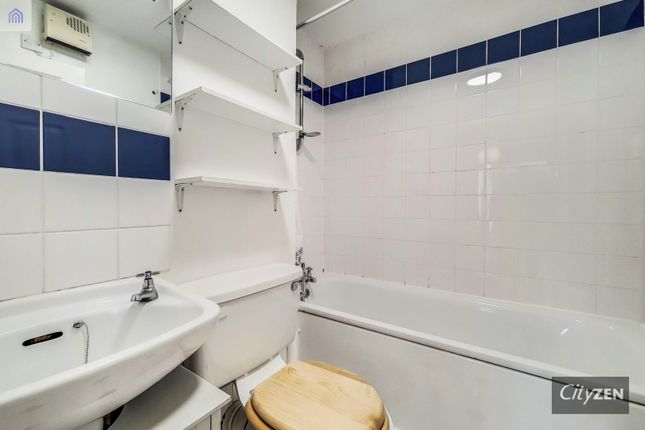 Flat to rent in Cleveland Grove, London