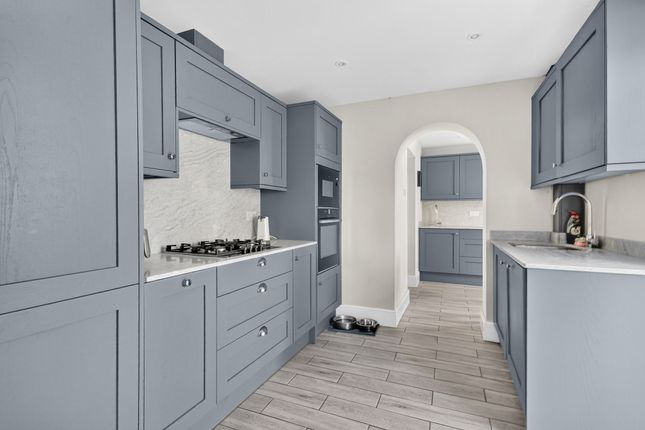 2 Marbull Way, Bracknell photo 4