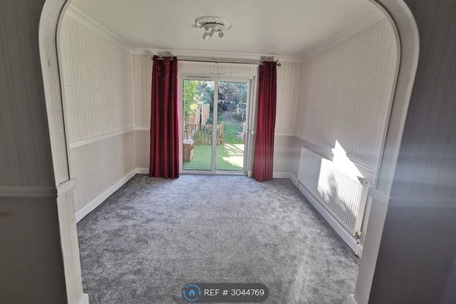 Kingshill Avenue, Collier Row, Romford photo 4