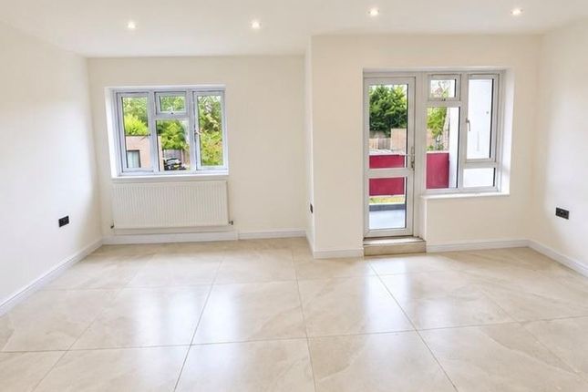 404, Kings Drive, Wembley photo 3
