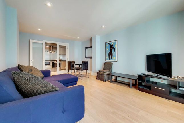 Flat to rent in St George Wharf, Vauxhall, London