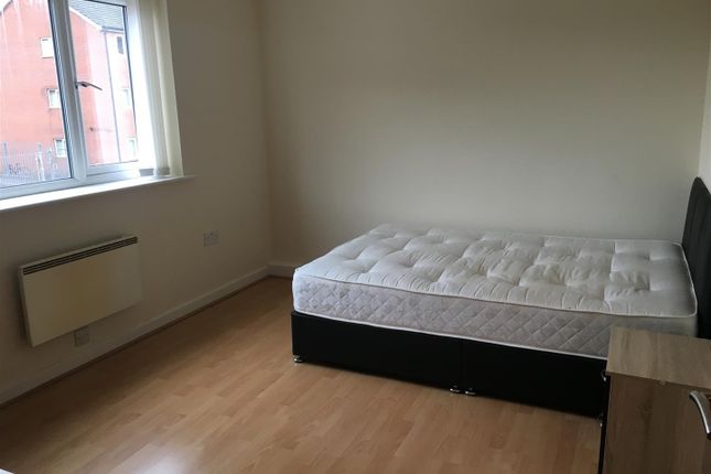 30, Sugar Mill Square, Salford photo 3