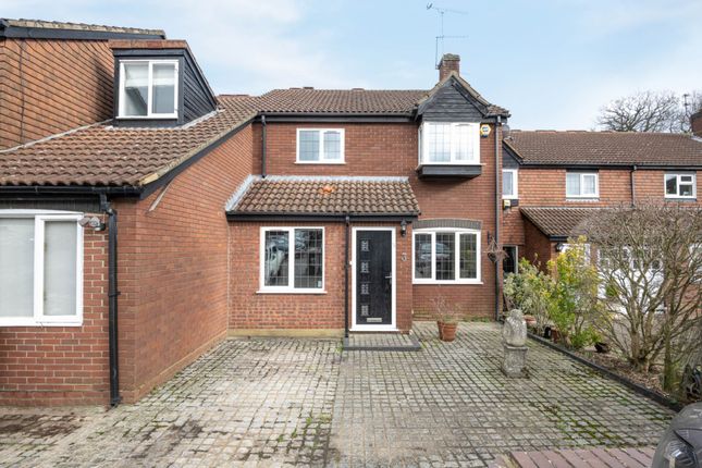 Thumbnail Property for sale in Nash Close, Elstree