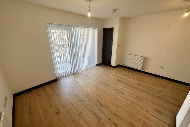 Flat to rent in Hepworth House, Harlow, Essex